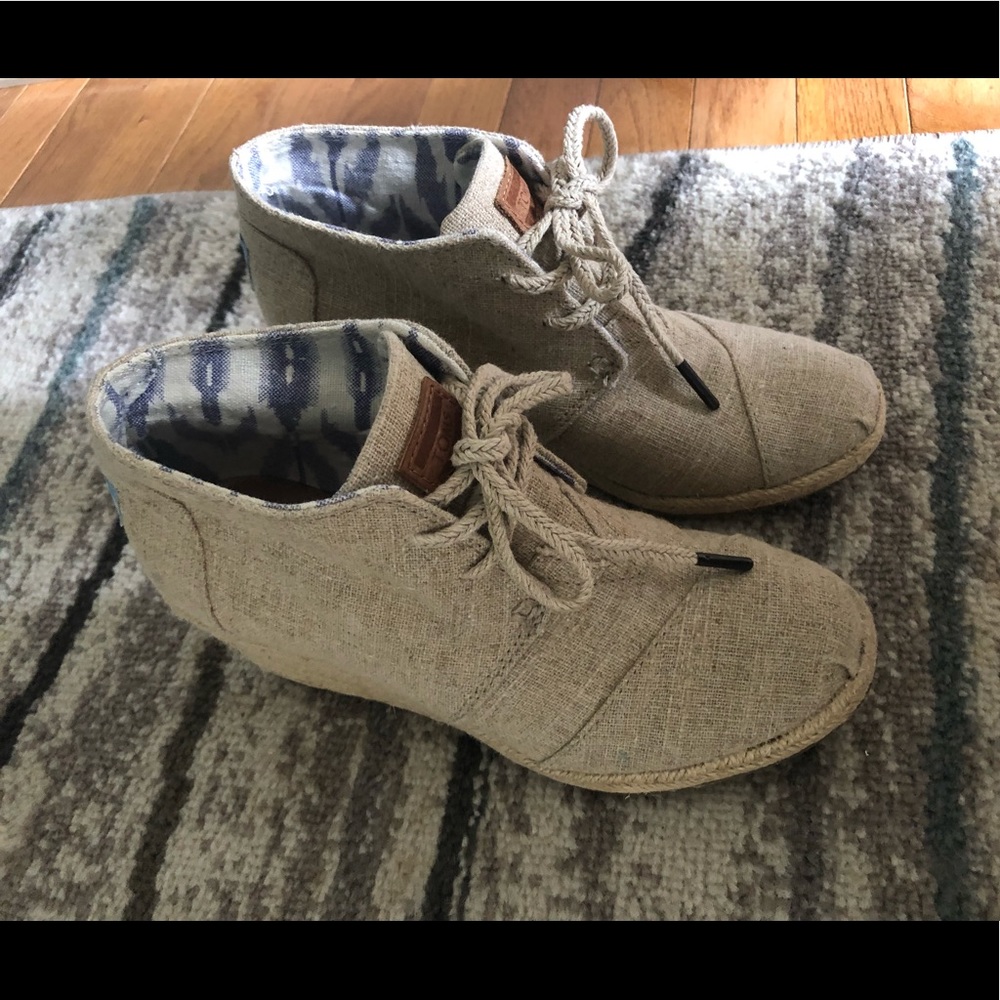 🌸Toms Burlap Wedge Lace Up Bootie 🌸